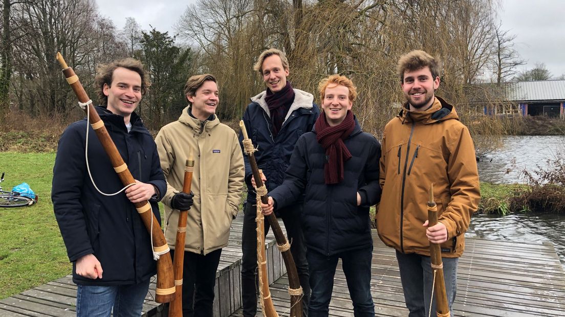 De vijf spelen vijf weken lang op donderdagavond in de Voorveldse Polder