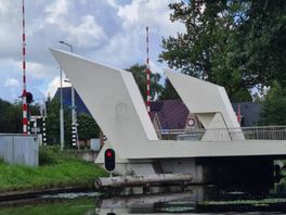 Kloosterbrug in Assen afgesloten, onduidelijk wanneer scheepvaart weer richting Meppel kan