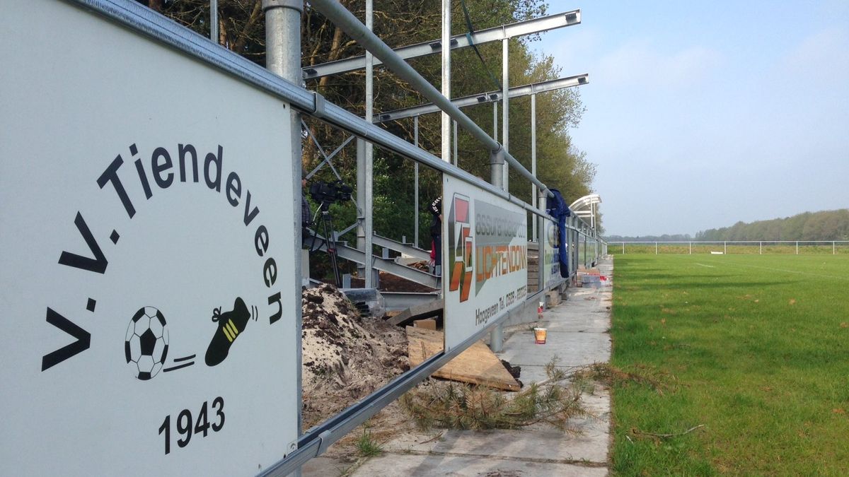 Voetbalvereniging Tiendeveen bouwt overdekte tribune