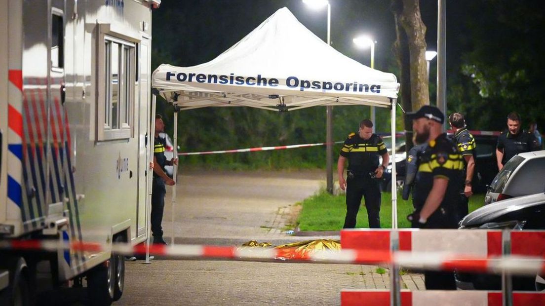 De politie zette een PD-unit op bij de plek van de vondst.