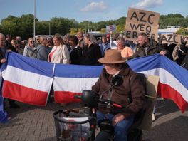 Protest tegen AZC in polder bij Spijkenisse