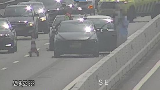 Kettingbotsing op A29 bij Haringvlietbrug | Botlekbrug lange tijd onbruikbaar vanwege storing. Kettingbotsing op A29 bij Haringvlietbrug | Botlekbrug lange tijd onbruikbaar vanwege storing.