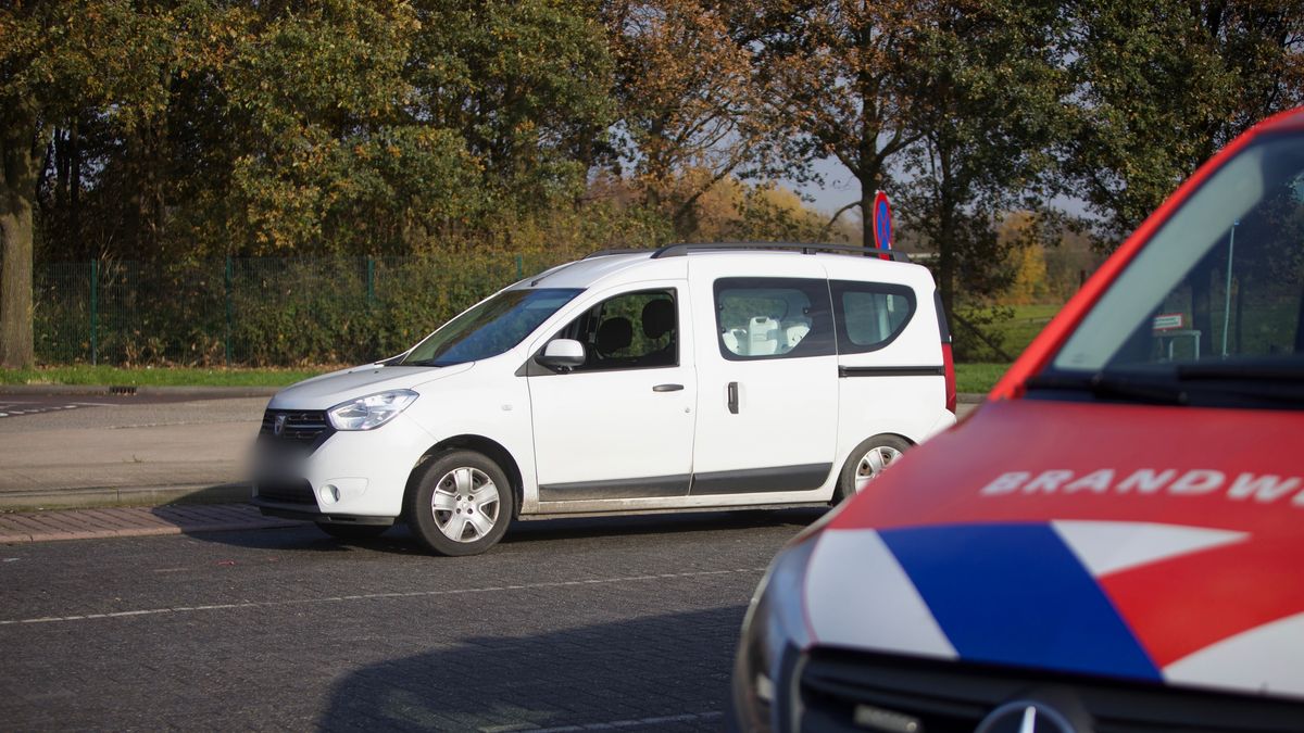 Busje met vaten aangehouden bij grens De Lutte