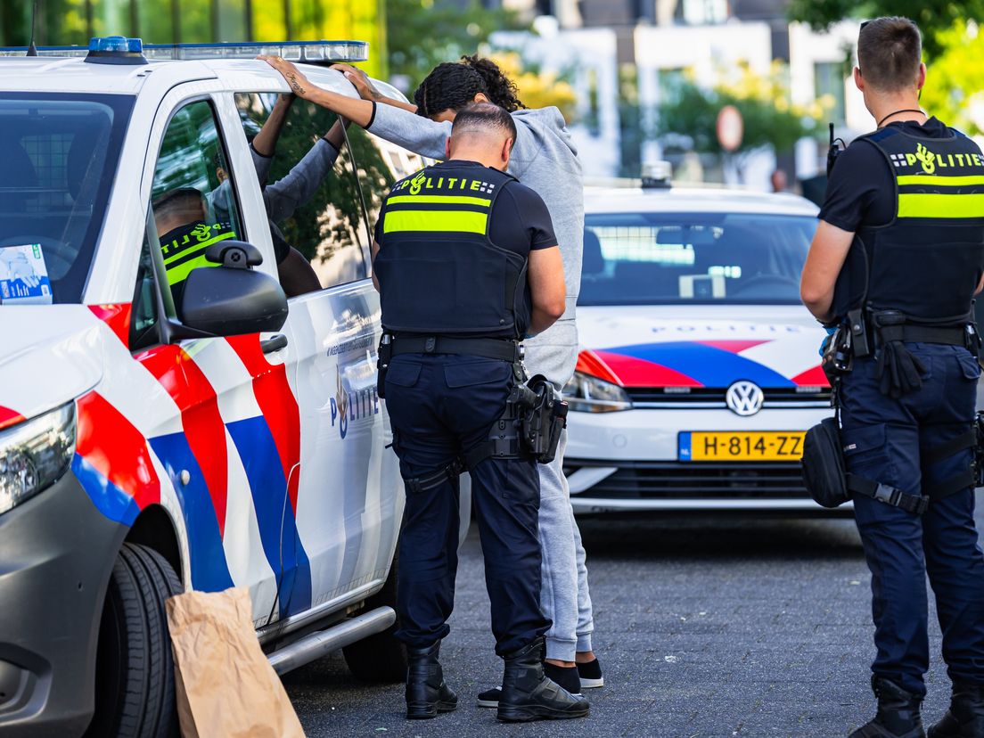 Preventief fouilleren nabij strand Nesselande.