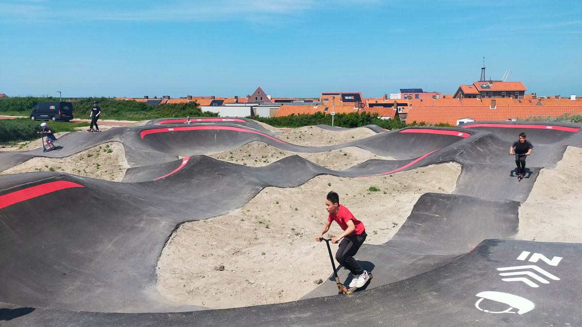 Nieuwe pumptrackbaan voor opening beschadigd door scooters: 'Om verdrietig van te worden'