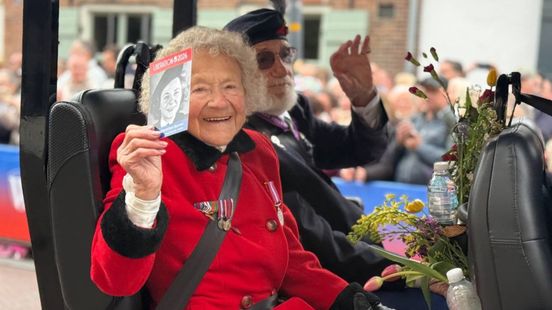 LIVE | Bevrijdingsfestival Wageningen begonnen • Vrijheidsdefilé druk bezocht