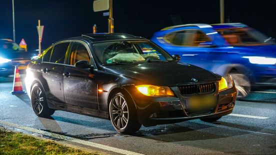 Rijstrook afgesloten na kop-staartbotsing met drie auto's