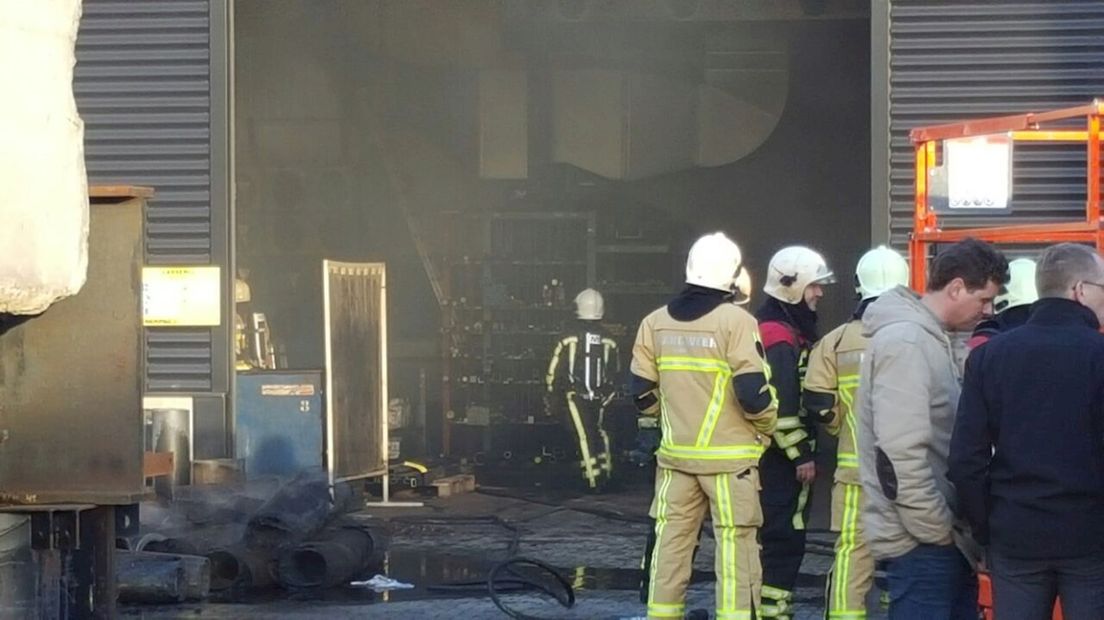 Brand in bedrijfspand in Hengelo