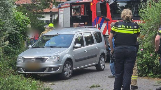 Vrouw ernstig gewond na aanrijding met auto zonder bestuurder