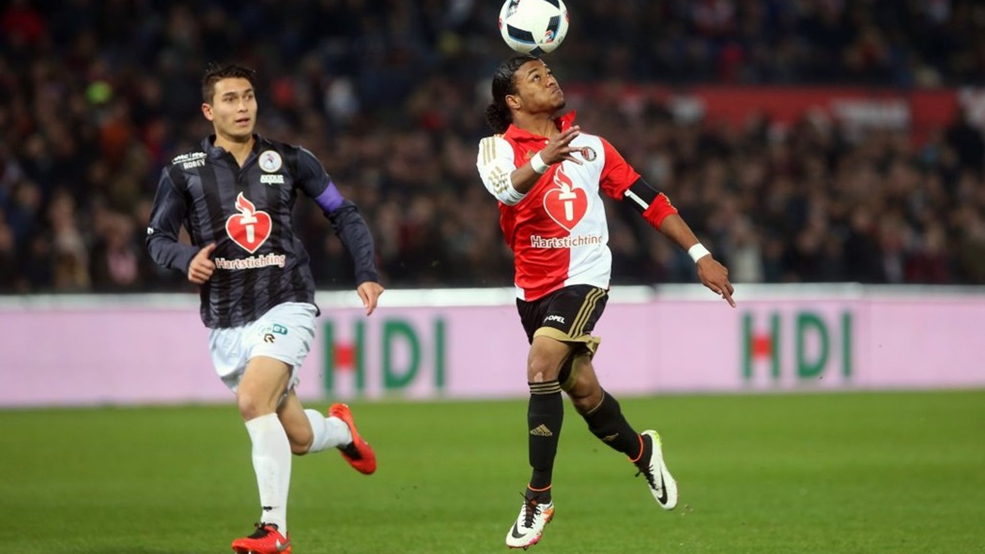 Voormalig Feyenoord aanvaller Fernandes speelt in Cyprus bij een unieke  door fans opgerichte club - Rijnmond