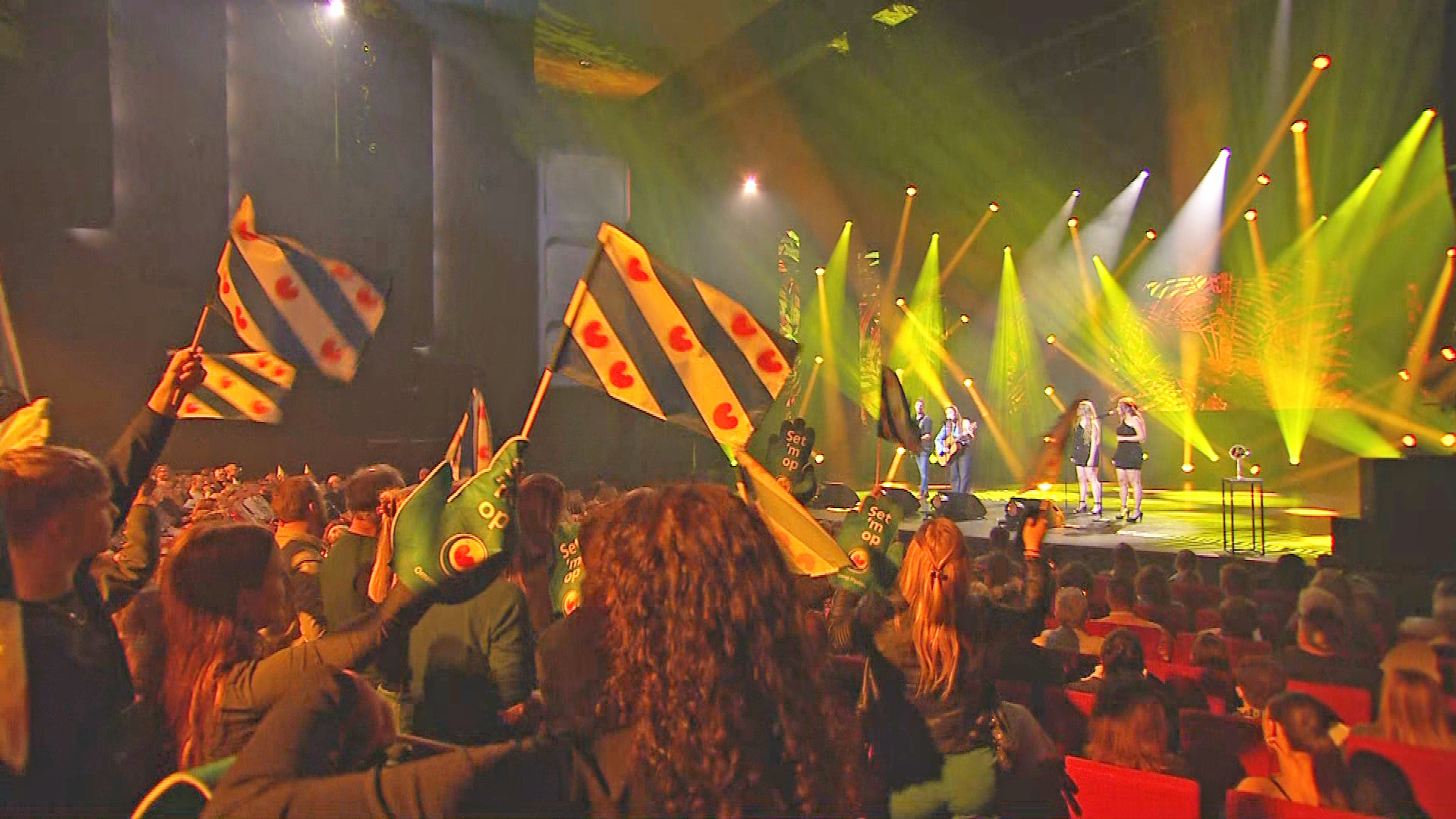 Friese fans bij het Regio Songfestival