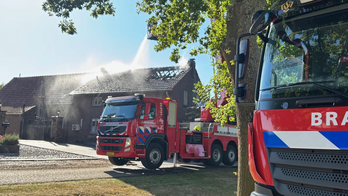 Brand op zolder van woning in Sint Joost: flinke schade
