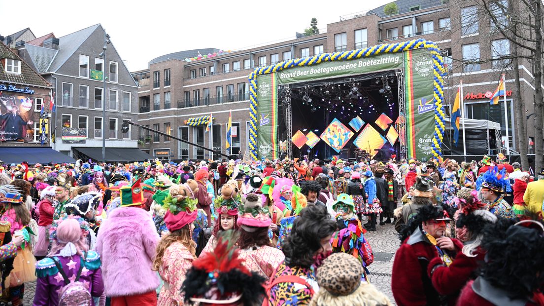 De Zoepkoel stroomt vol met carnavalsvierders.