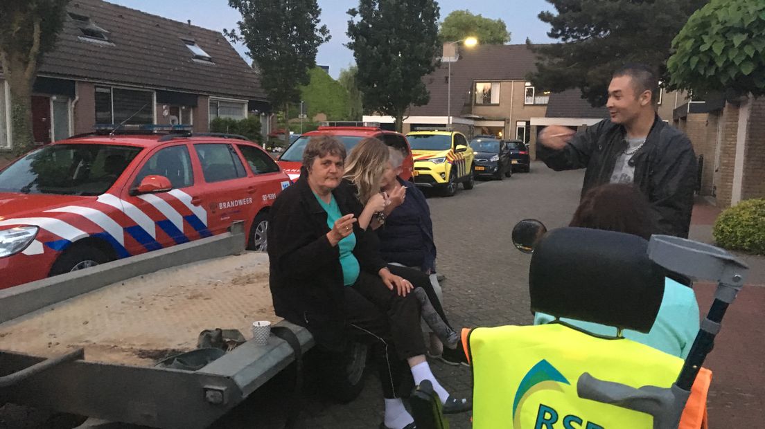 Er zijn maandagavond 23 woningen aan de Potsmaat in Doesburg ontruimd vanwege een gaslekkage in een van de huizen. Zo'n 60 mensen waren getroffen.