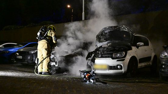 Meerdere auto's uitgebrand in Den Haag Home