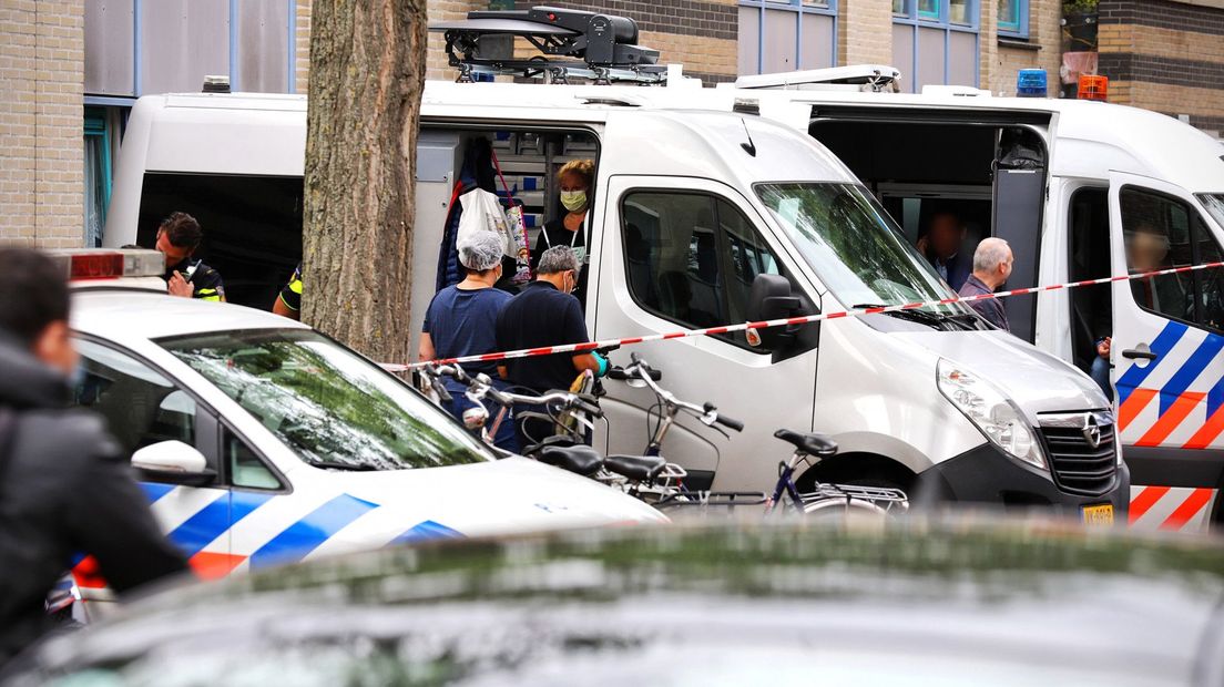 De politie doet onderzoek in de De Colignystraat in Delft