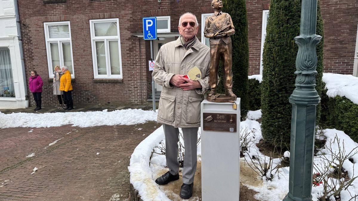 Standbeeld voor oprichter jeugdcarnaval Schinnen: 'Ik probeer gewoon plezier te maken'