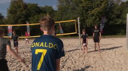 Hoogeveen mag de bal opgooien: grootste schoolsporttoernooi van het land is begonnen