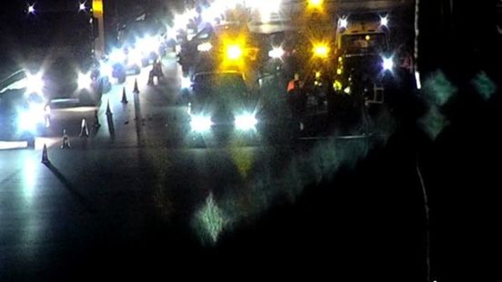 Snelweg dicht na ongeluk met meerdere autos. Snelweg dicht na ongeluk met meerdere autos.