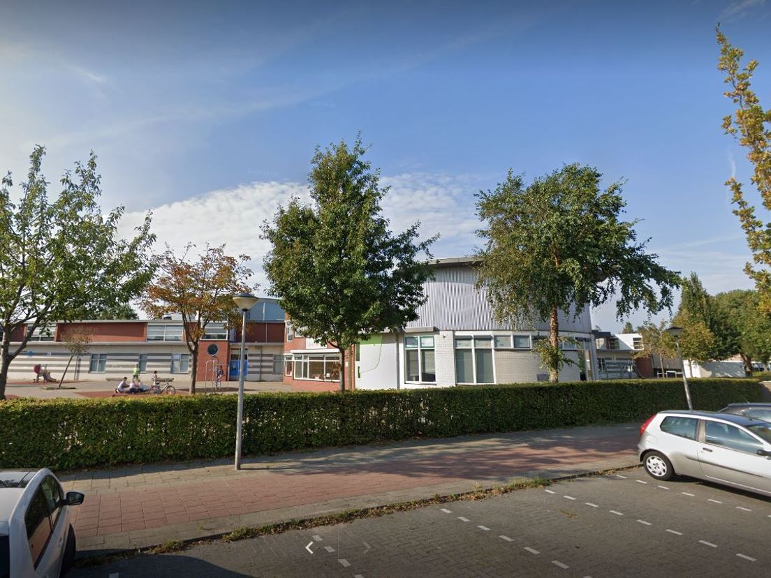 De CBS de Acker zit evenals de Willibrordschool aan de Stampioendreef in Bergschenhoek.