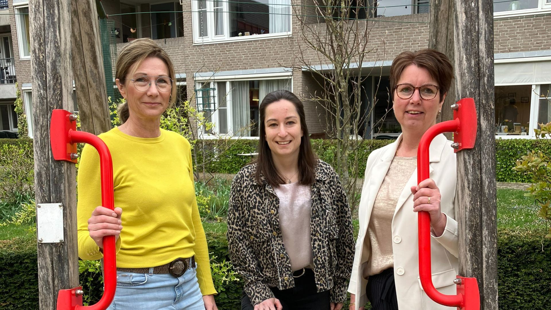 Op de foto van links naar rechts: Jacqueline Gussinklo, Daphne Deunk en Miranda Krabben.