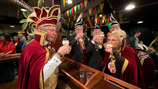 Te jong voor bier, maar niet voor traditie: jeugd zet carnaval voort