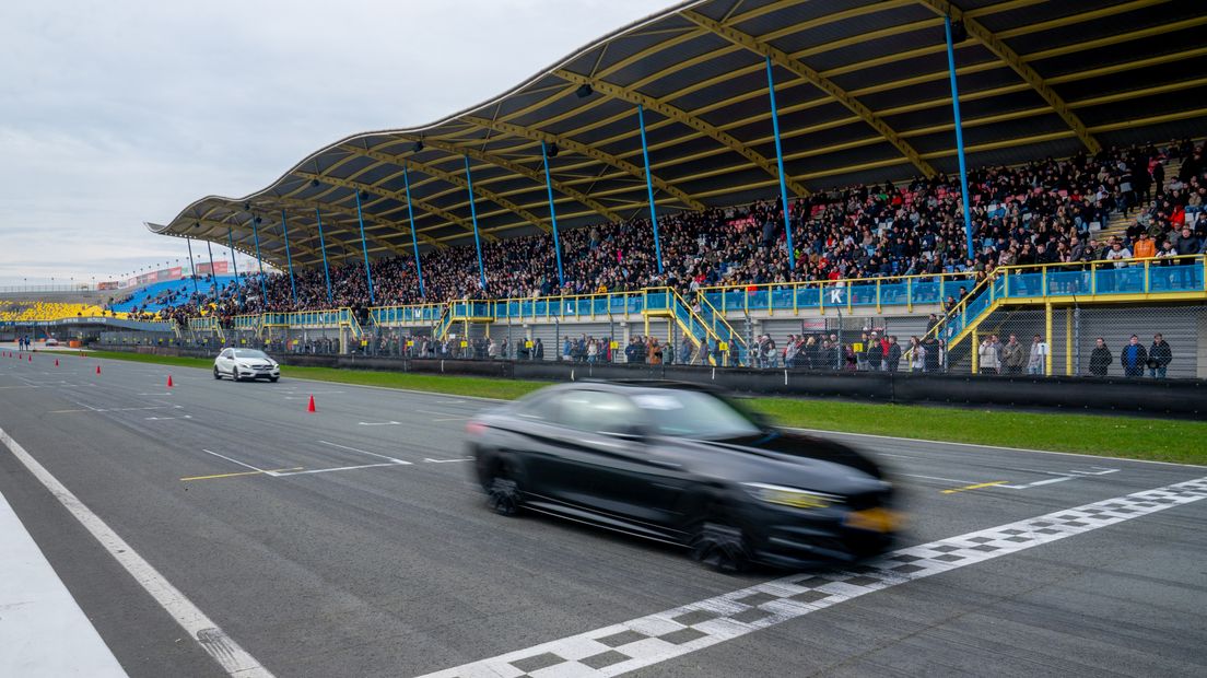 Ronkende motoren en dure showmodellen op TT Circuit Assen 