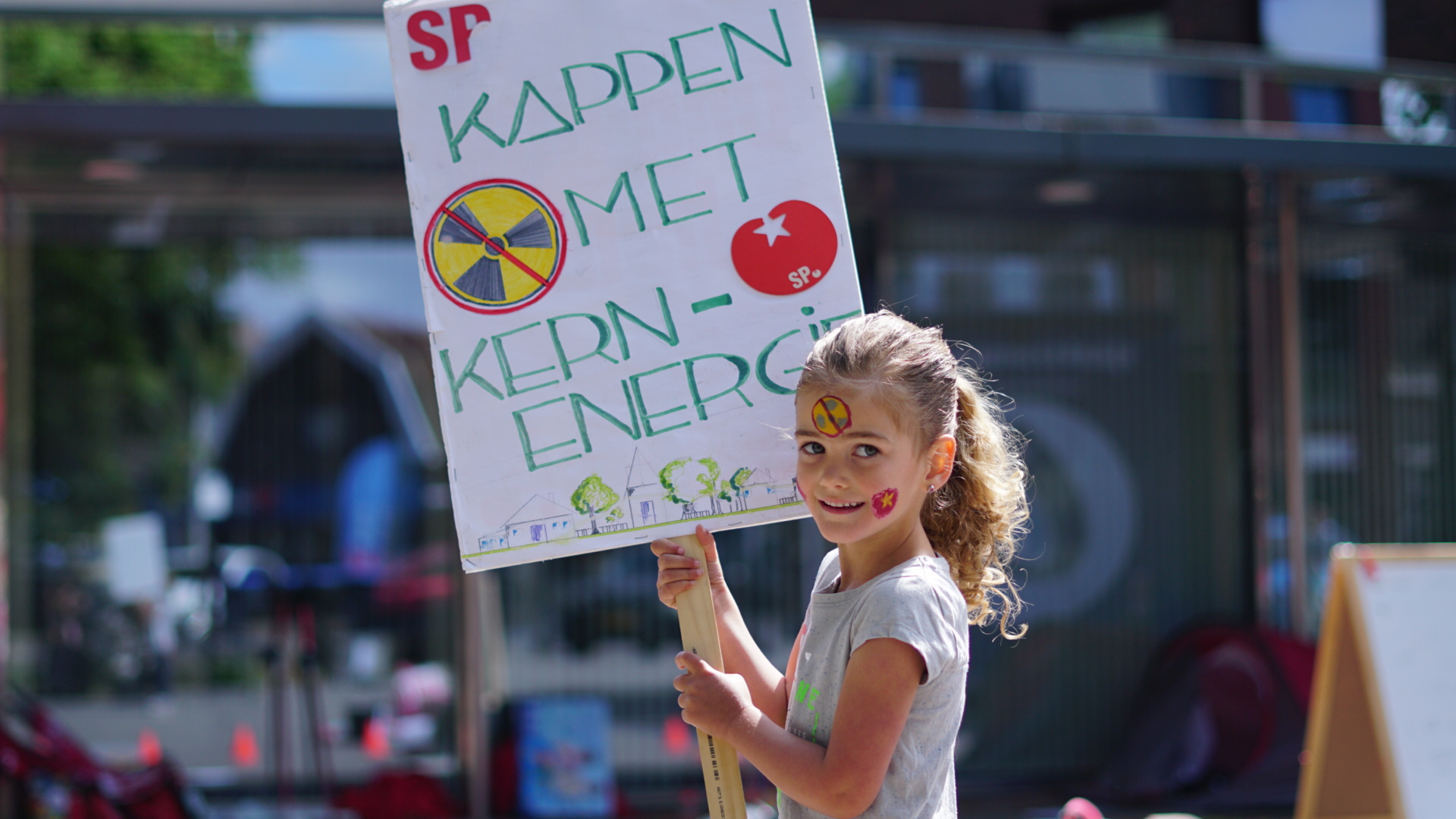 Actiedag tegen kernenergie op vier plekken Zeeland: 'Ik hoop dat mensen beseffen wat op ze afkomt'