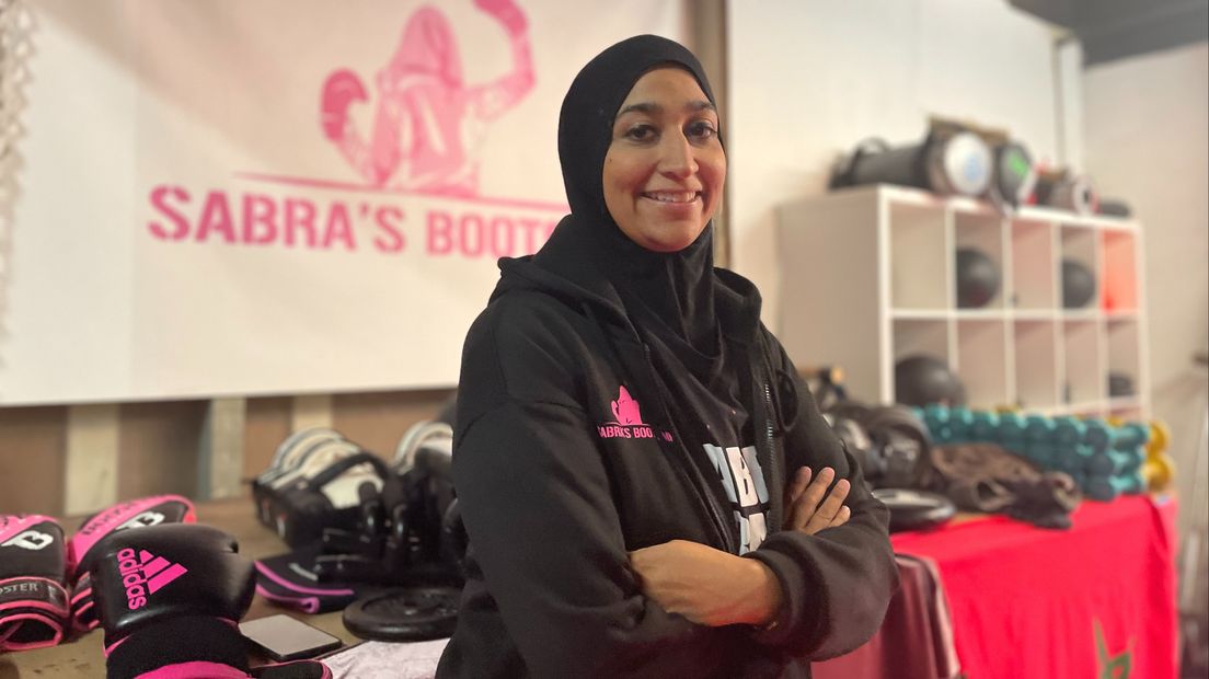 De zelfverdedigingslessen van Sabra Rahiembaks zijn populair onder Haagse vrouwen