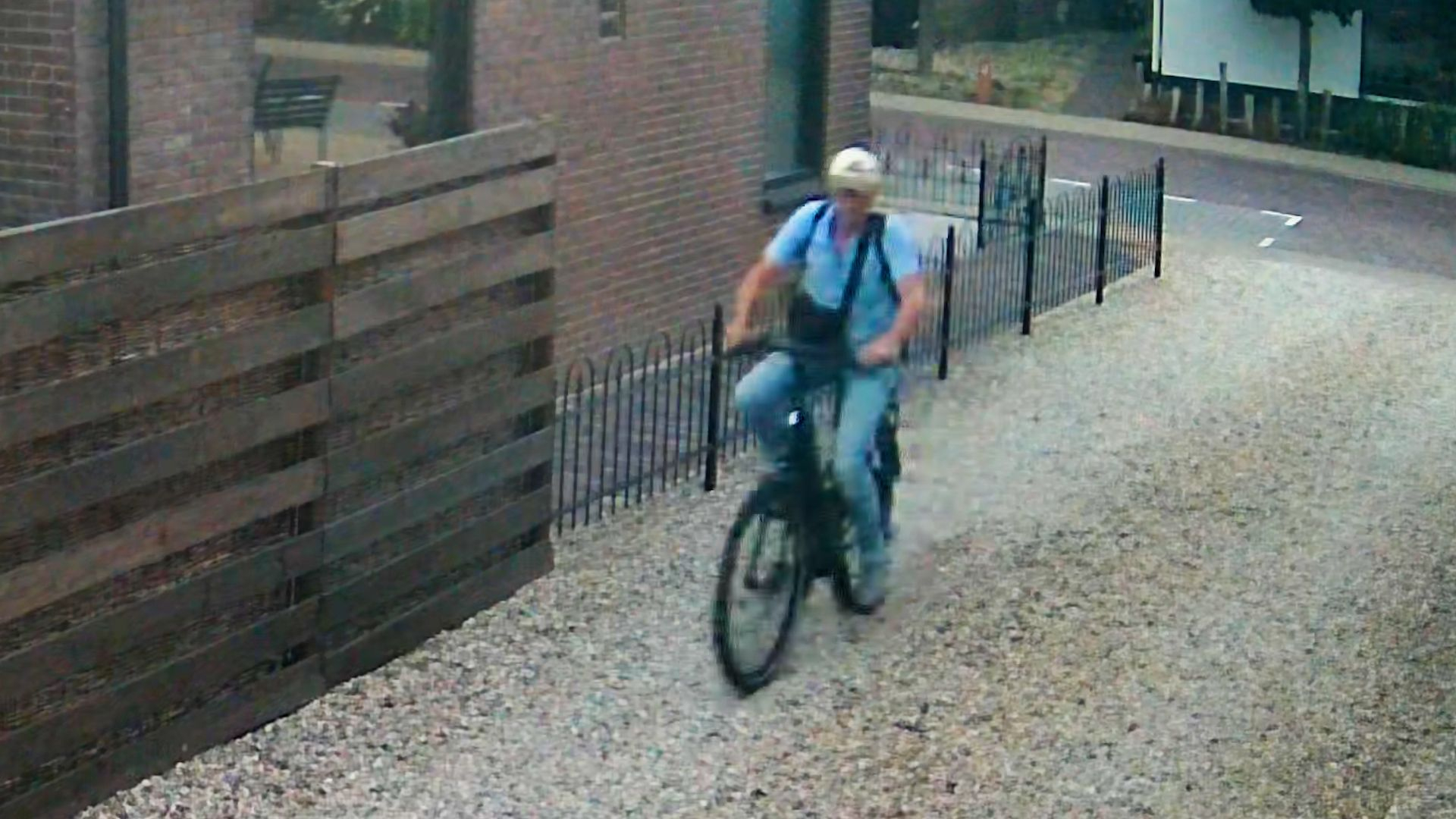 Verjaardagscadeau verdwijnt uit schuurtje, politie deelt beelden