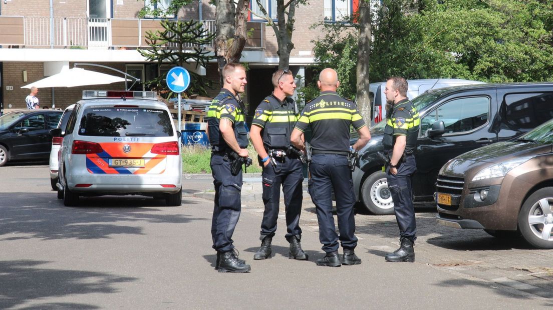 Politie na steekpartij in Jan Romeinstraat Den Haag