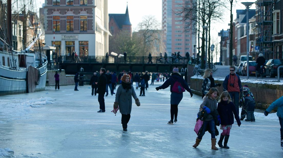 Schaatsers op de Diepenring, tijdens een eerdere winter
