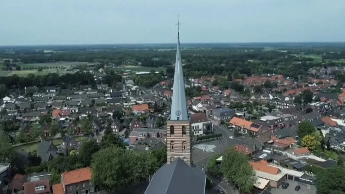 Bijzondere route: 900 fietsers rijden door kathedraal