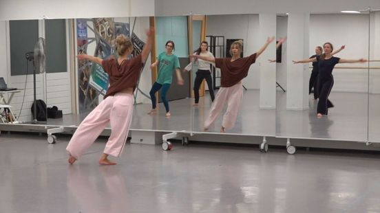 Merel danst met alopecia: ‘Ik wil niet dat mijn pruik me tegenhoudt’