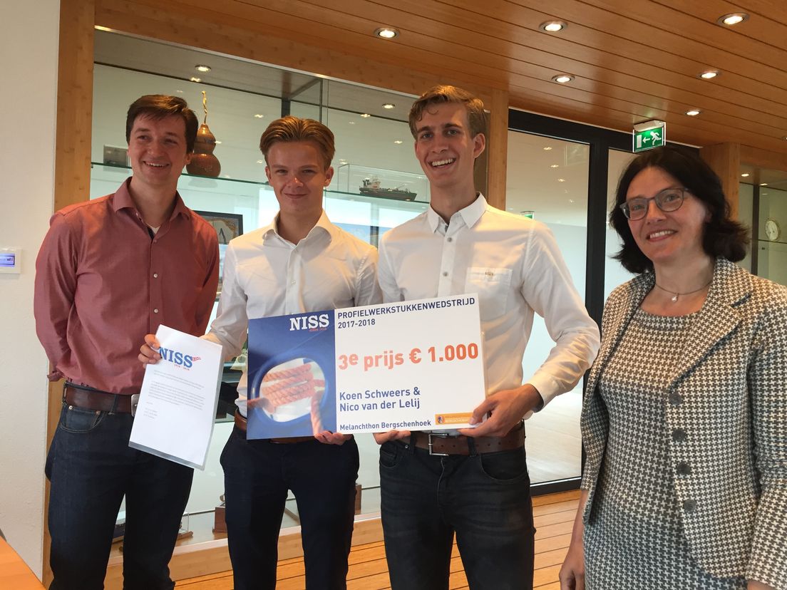 Nico van der Lelij van Koen Schweers winnen derde prijs van wedstrijd maritieme sector