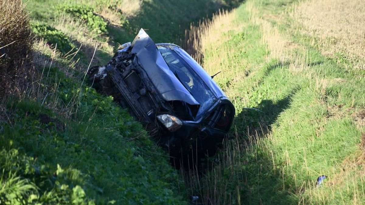 Auto belandt in sloot bij Poortvliet