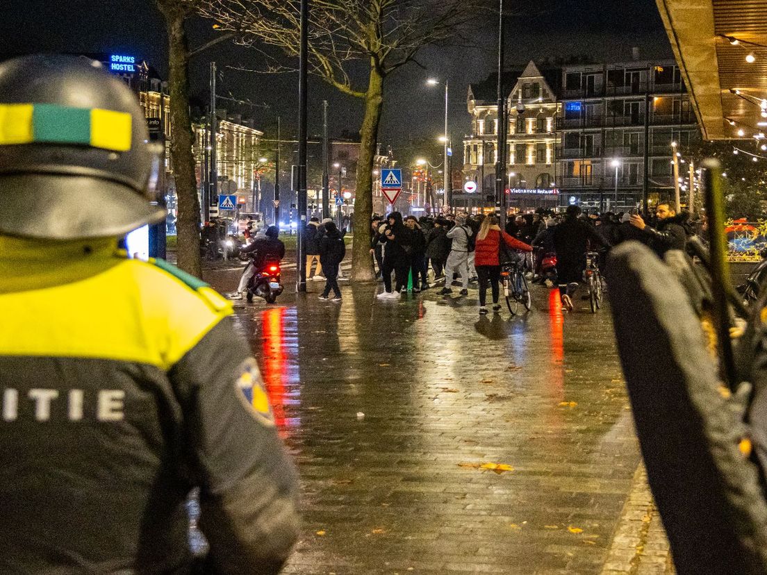 De politie in het centrum van Rotterdam.