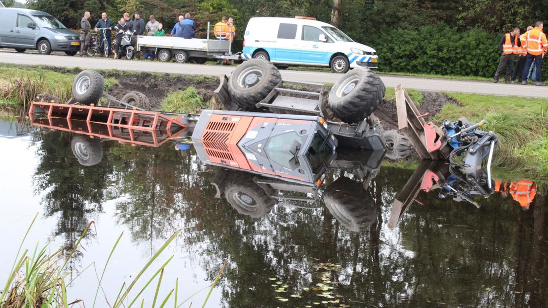 Mobiele kraan in de Norgervaart (Rechten: Van Oost Media)