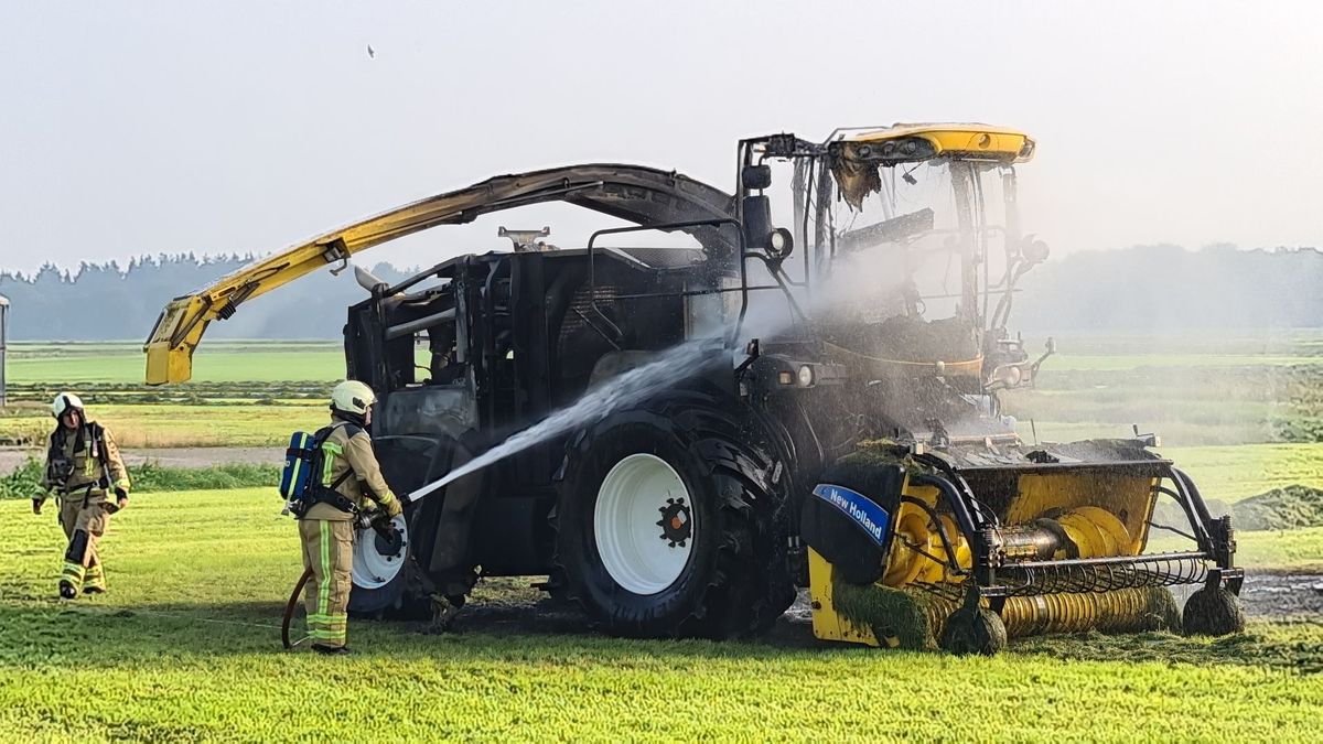 Hakselaar vliegt in brand bij Wijster