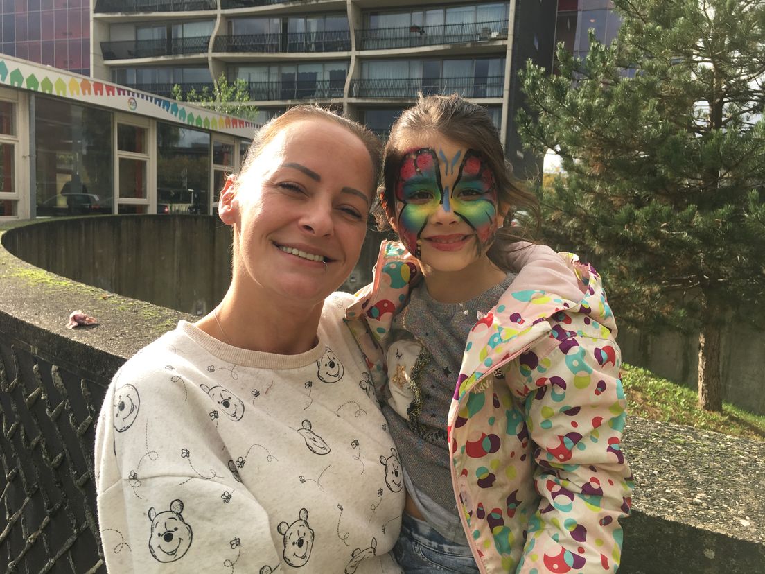 Kimberly Vaes en haar dochter Joyce zijn desondanks toch in de Halloween-stemming