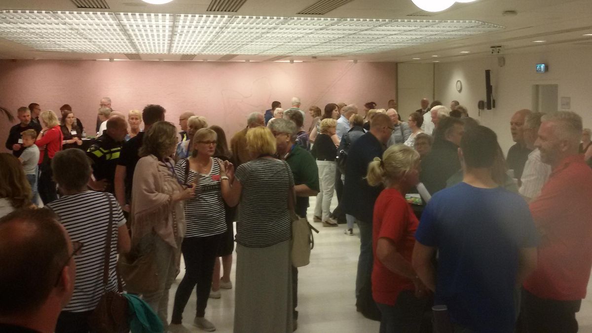 Inloopavond azc Hellevoetsluis druk bezocht