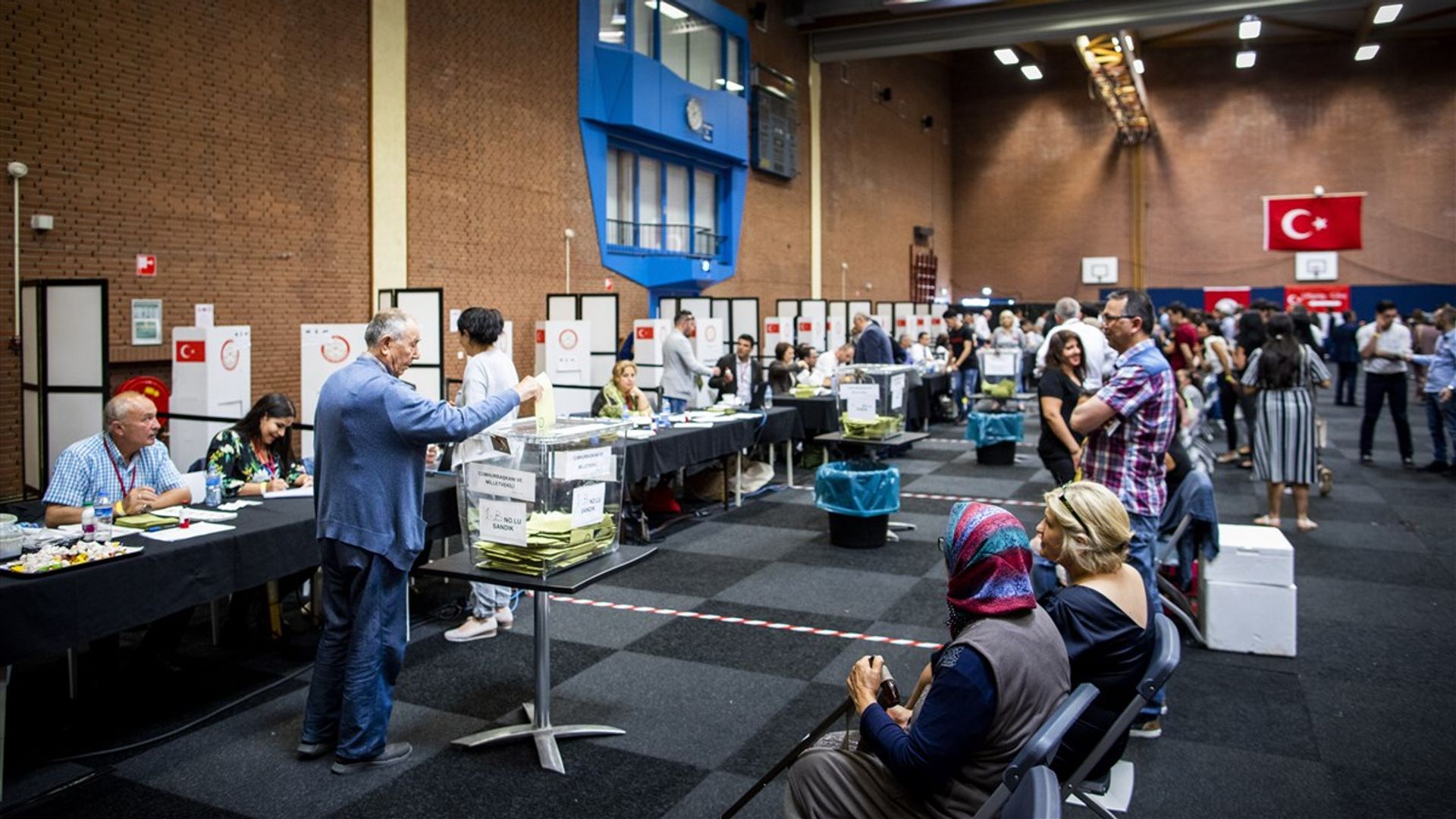 Verkiezingen In Turkije, Stemmen In Deventer - RTV Oost