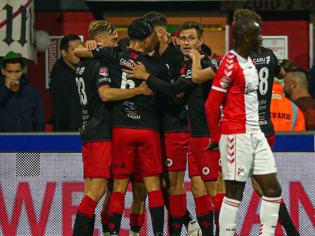 Excelsior viert de 0-1 van Dallinga tegen FC Emmen