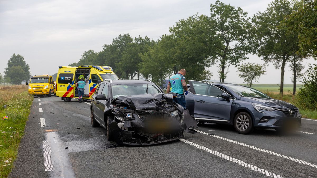 Twee gewonden bij hevige kop-staartbotsing in Damsholte