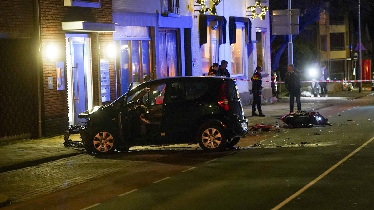 Motorrijder ernstig gewond na frontale botsing met auto