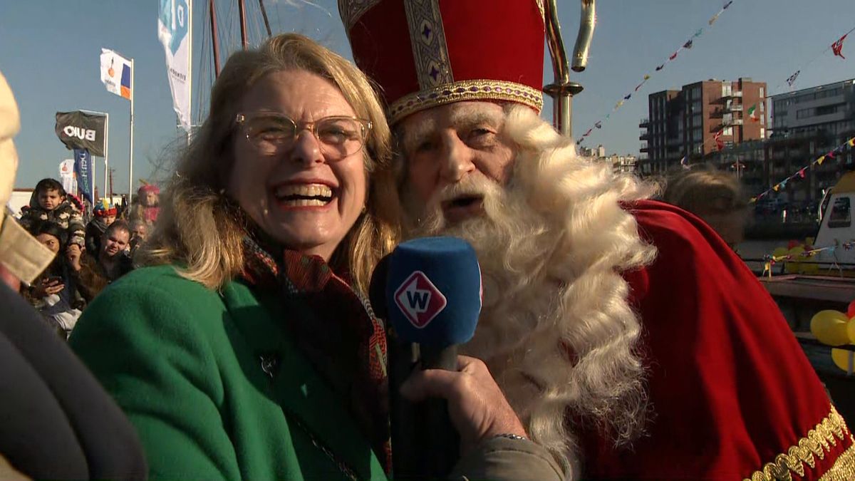 Video Sinterklaas Zet Voet Aan Wal In Scheveningse Haven Omroep West