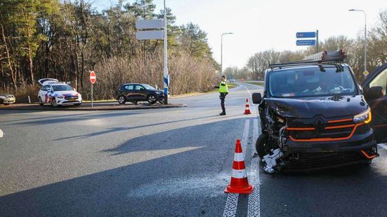 Harde botsing op N310 bij Stroe