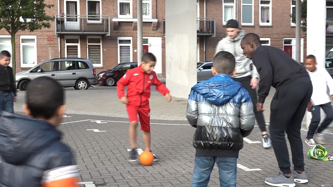 Jong Vitesse-speler Lassana Faye dankt God voor zijn voetbaltalent en verliet de Rotterdamse wijk Spangen al op 14-jarige leeftijd.