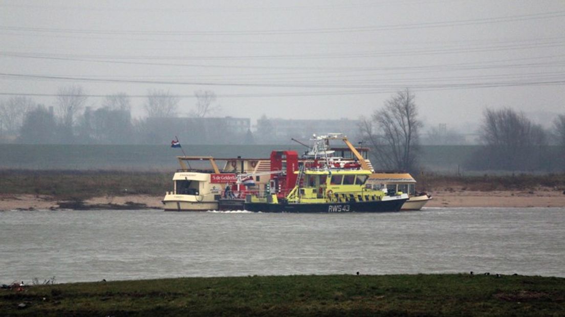 De schade aan de pannenkoekenboot in Nijmegen valt mee. De boot gaat in het weekend sowieso weer varen, zegt woordvoerster Marlot de Bruin.
