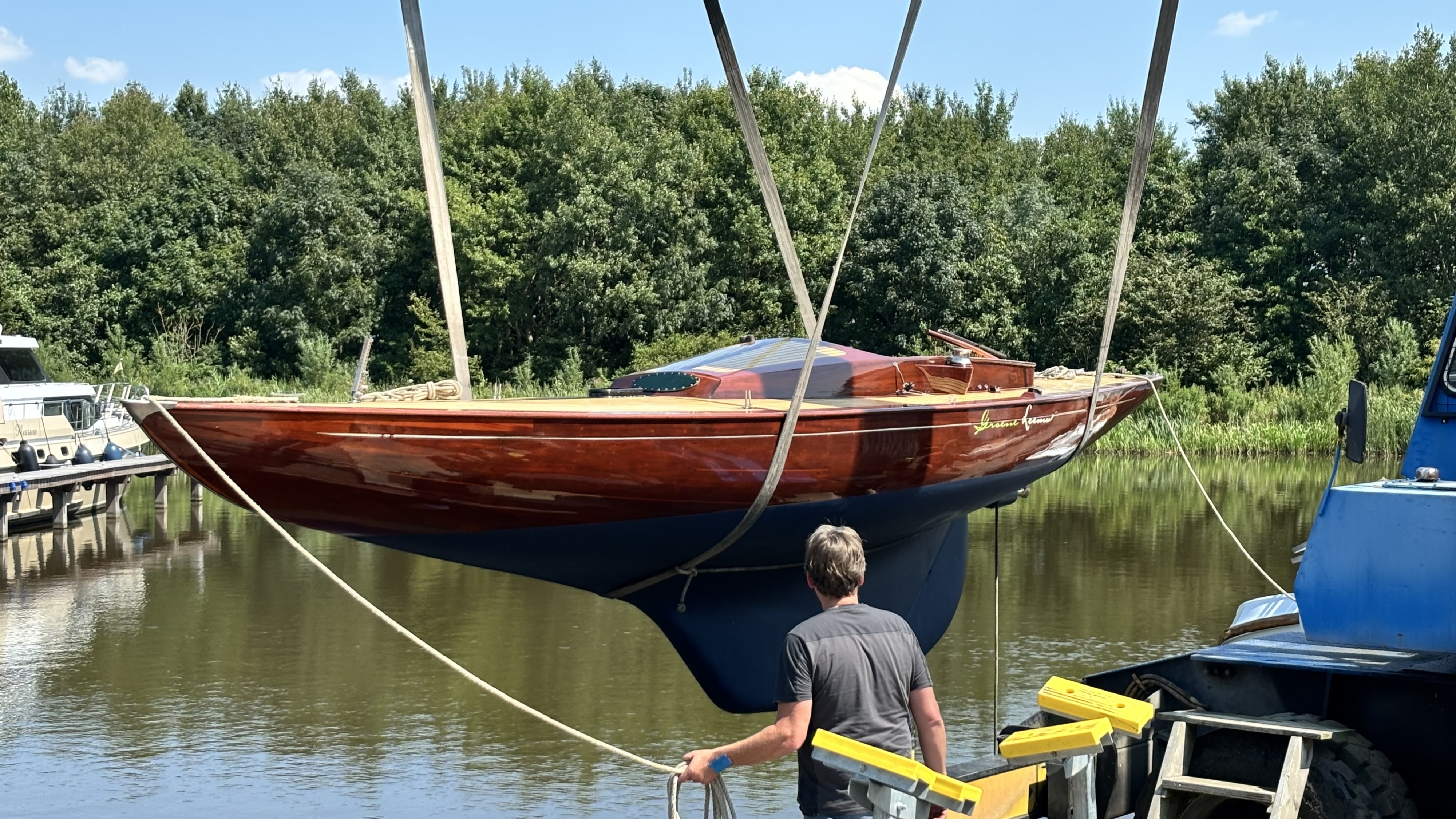 In limûsine op it wetter: dizze draak makket aanst de Pikmar ûnfeilich